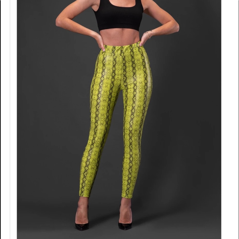 By Egreis Neon Green leggings NWT